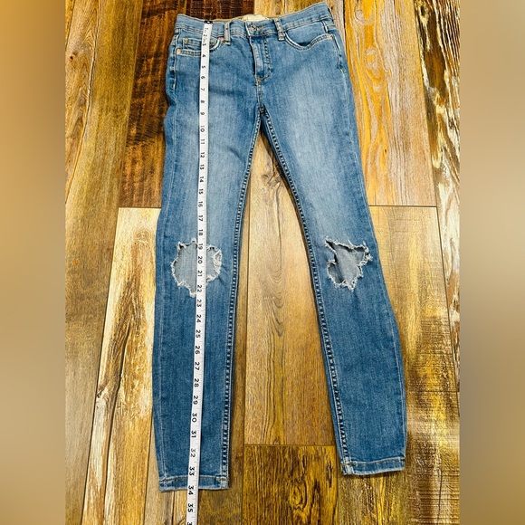 Free Peopke Busted Knee Skinny Jeans. Size 26. EUC - Picture 7 of 7